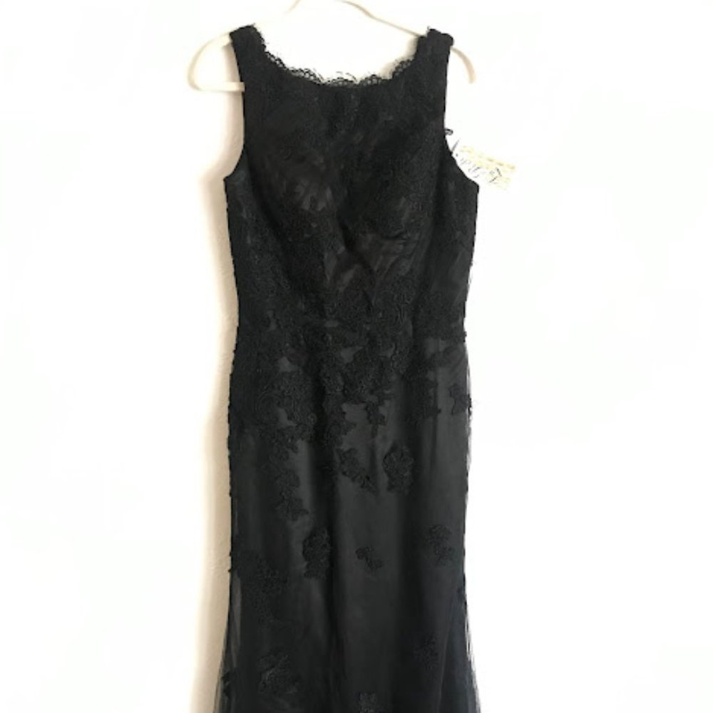 La Perle Lace Overlay Evening Gown Size 10 NWT